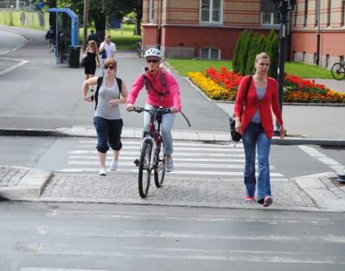 Figur 3: Sykling i gangfelt i Thulstrupsgata i Oslo (Foto: M. Sørensen).