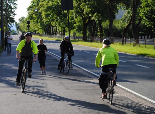 Figur 2: Sykling på fortau i begge retninger i Kirkeveien i Oslo (Foto: M. Sørensen).