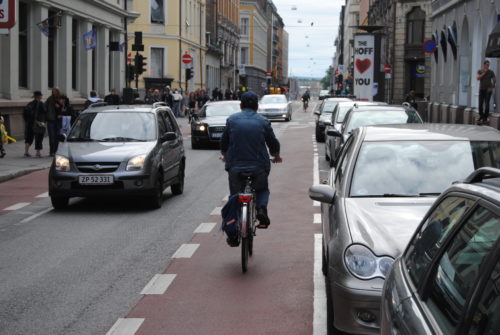 Figur 5: Sykling mot envegskjøring i Skippergata i Oslo (Foto: M. Sørensen).