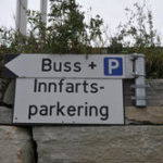 Skilt "buss +innfartsparkering"