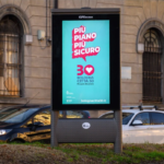 Figuren viser et reklameskilt for 30 sonen.