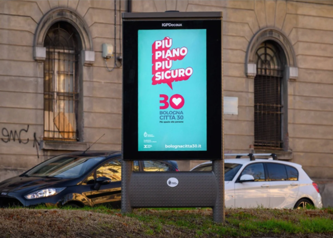 Figuren viser et reklameskilt for 30 sonen.