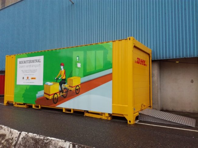 Foto av en varekontainer fra DHL som har en tegning av en lastesykkel med sjåfør