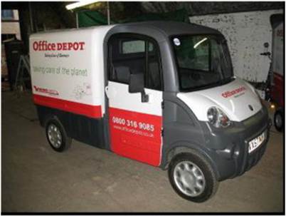 en liten tidlig versjon av elektrisk varebil