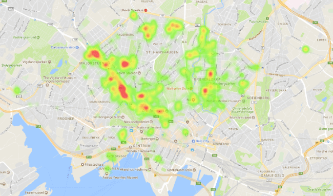 Figuren viser to bilder med kart over Oslo sentrum og indre by. Områdene som er omtalt er vist med lysegrønne, gule og røde felt på et grått kart. Vi ser at varebilen dekker et område i indre by vest som er større og mer fragmentert enn sykkelens område i sentrum. Nederst til venstre på begge kartene er litt av sjøen vist med blått.